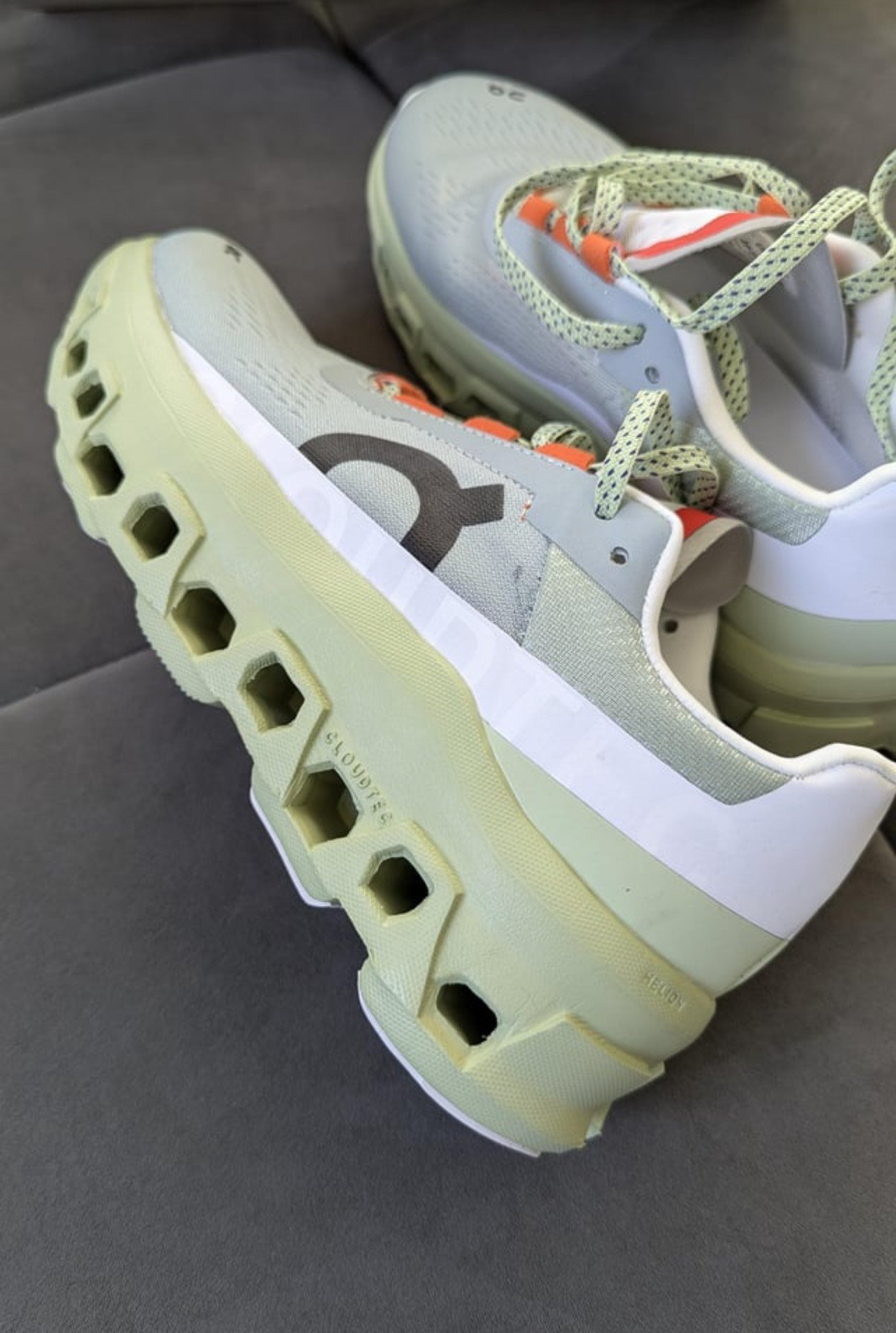 on cloud sneakers pallets on cloud sneakers pallets